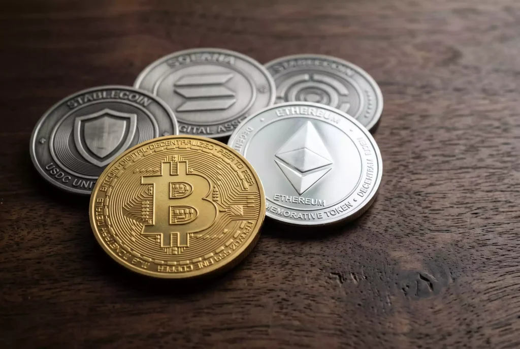 Cryptomunten voor sportweddenschappen: Bitcoin, Ethereum, USDT, USDC en Solana vergeleken